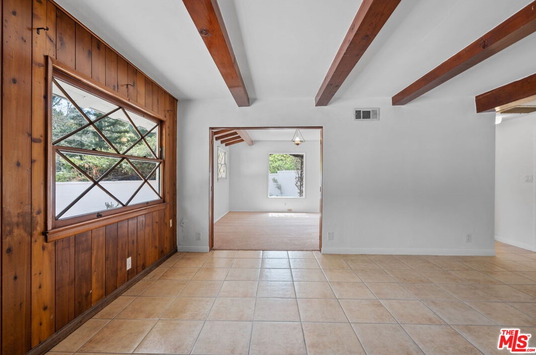 2485 Benedict Canyon Dr, Beverly Hills CA  90210-1410 exterior