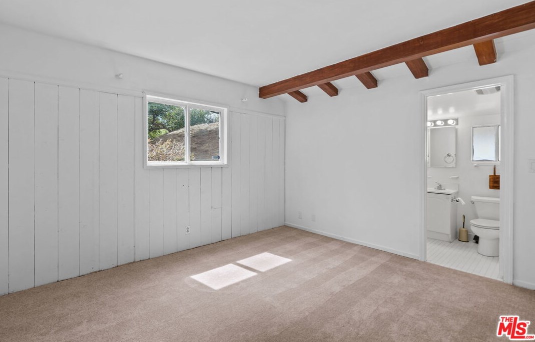 2485 Benedict Canyon Dr, Beverly Hills CA  90210-1410 exterior