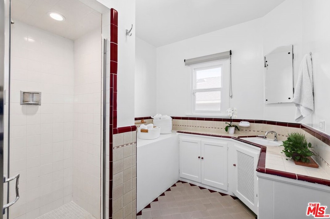 4761 Frieda Dr, Los Angeles CA  90065-4112 exterior