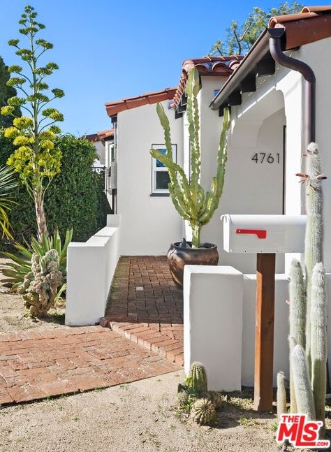 4761 Frieda Dr, Los Angeles CA  90065-4112 exterior