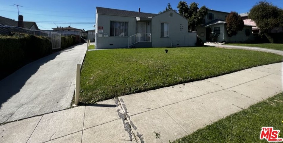1548 84th St, Los Angeles, CA 90001-3910