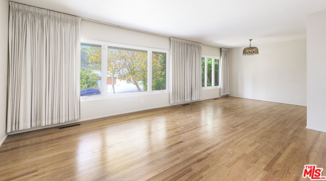 2338 Nella Vista Ave, Los Angeles CA  90027-1332 exterior