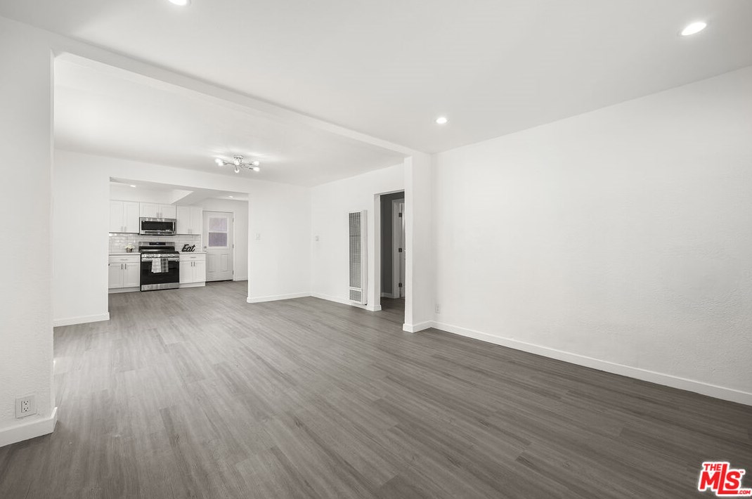 836 105th St, Los Angeles CA  90044-4430 exterior