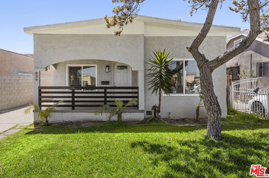 836 105th St, Los Angeles CA  90044-4430 exterior