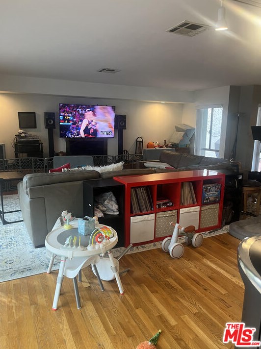 2223 Silver Ridge Ave, Los Angeles CA  90039-3641 exterior