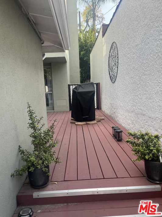 2223 Silver Ridge Ave, Los Angeles CA  90039-3641 exterior