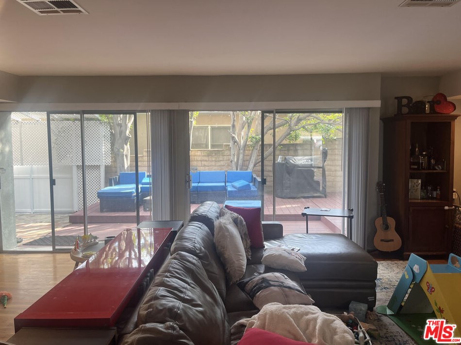 2223 Silver Ridge Ave, Los Angeles, CA 90039-3641