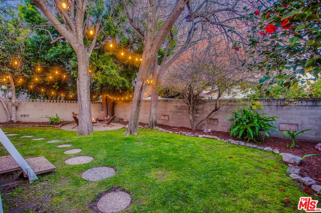12022 Collins St, North Hollywood, CA 91607-1806