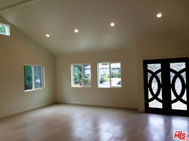6621 Colbath Ave, Van Nuys, CA 91405