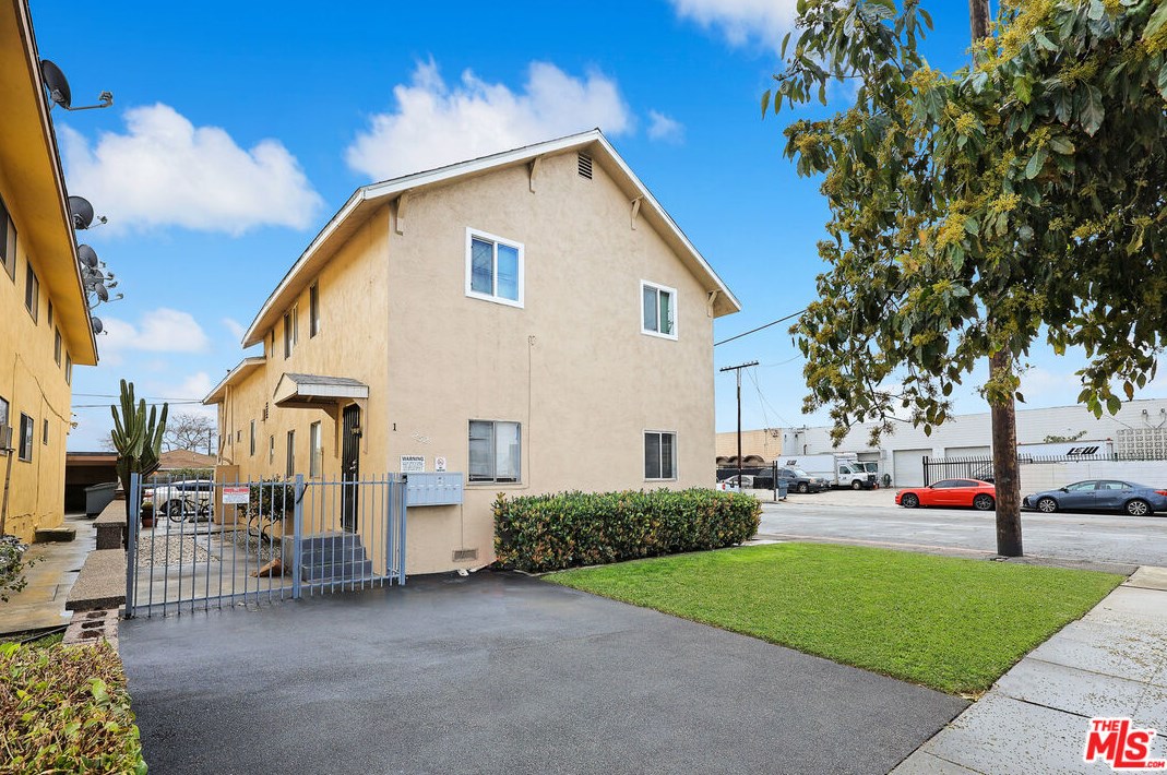 252 S 7th St, Montebello, CA 90640