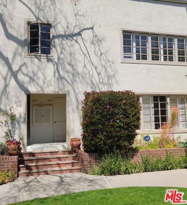 11901 W Sunset Blvd #106, Los Angeles, CA 90049