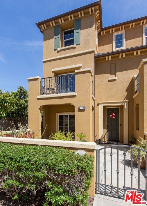 10521 Willow Ln, Whittier, CA 90670