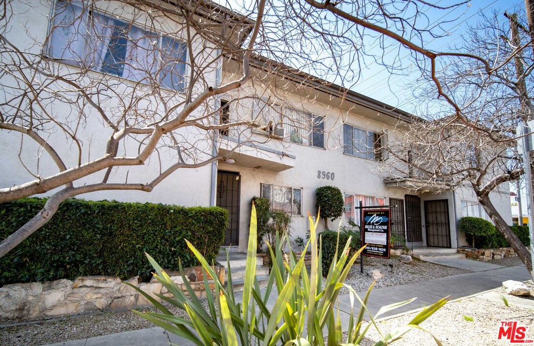 8960 Hargis St, Los Angeles, CA 90034-2437