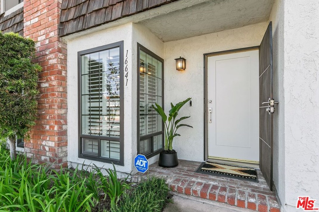 16641 Algonquin St, Huntington Beach, CA 92649