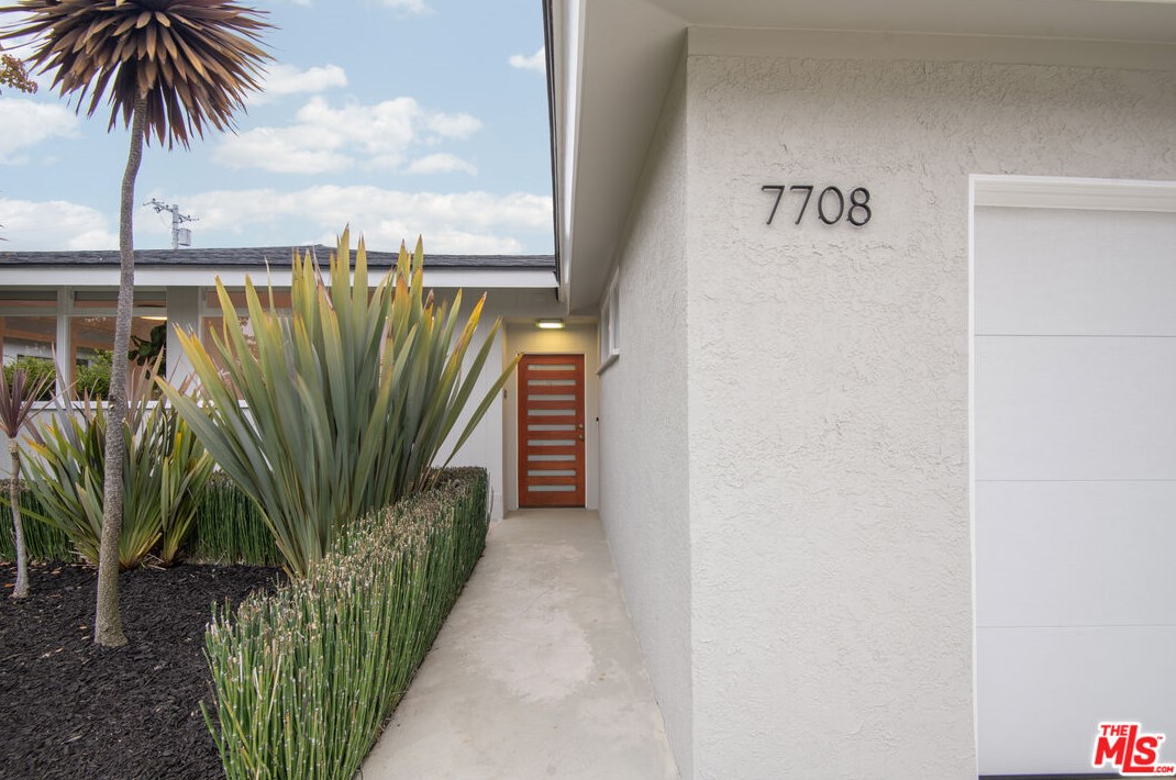 7708 Cowan Ave, Los Angeles, CA 90045-1135