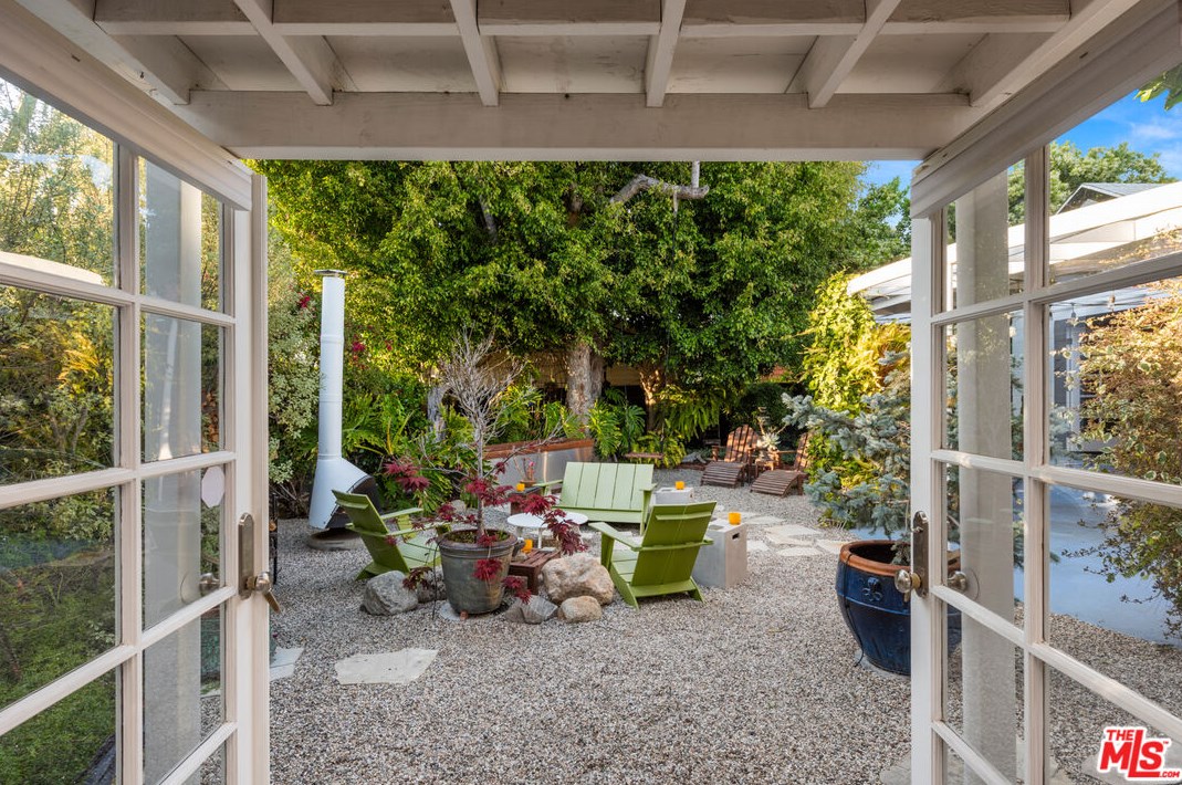 1109 Gramercy Dr, Los Angeles CA  90019-3609 exterior