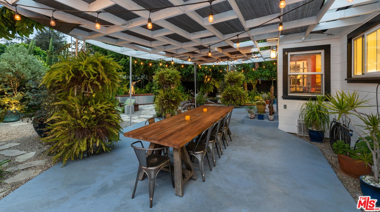 1109 Gramercy Dr, Los Angeles CA  90019-3609 exterior