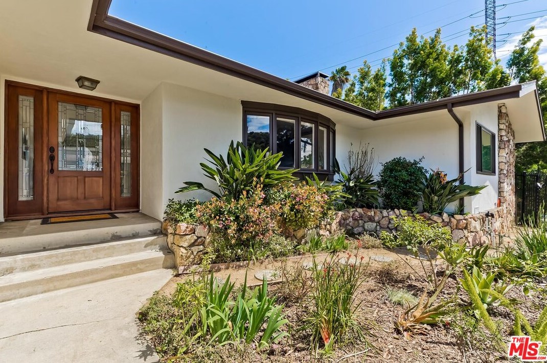 6656 Lakeridge Rd, Los Angeles, CA 90068-1816