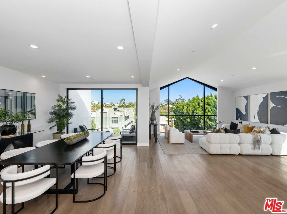 1017 Croft Ave, Los Angeles CA  90069-4227 exterior