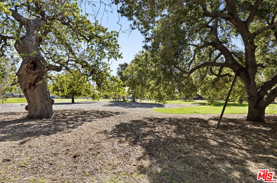 2438 Pleasant Way, Thousand Oaks CA 91362-3273 exterior