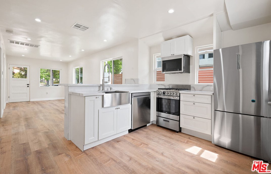 3120 Chaucer St, Los Angeles CA  90065-1827 exterior