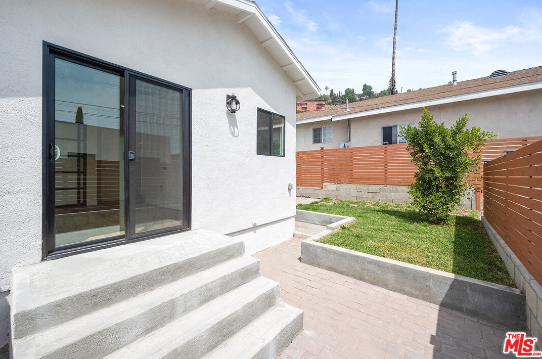 3120 Chaucer St, Los Angeles CA  90065-1827 exterior