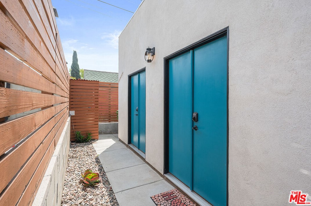 3120 Chaucer St, Los Angeles CA  90065-1827 exterior