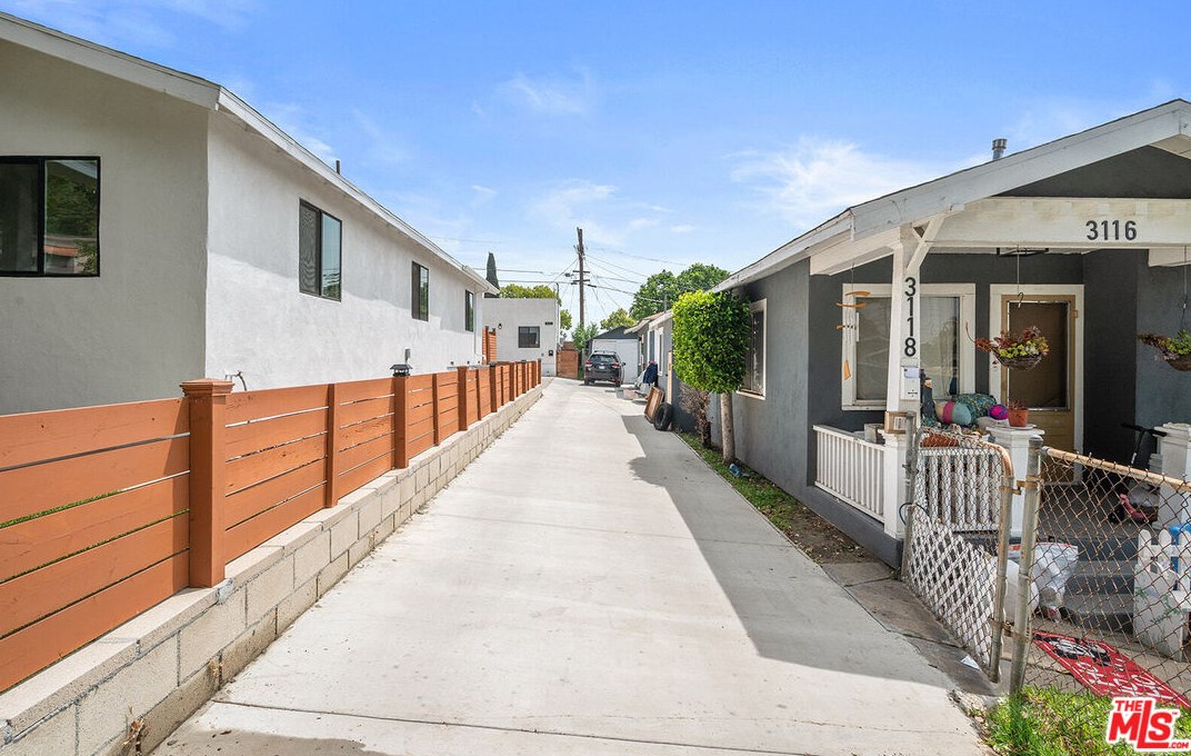 3120 Chaucer St, Los Angeles CA  90065-1827 exterior