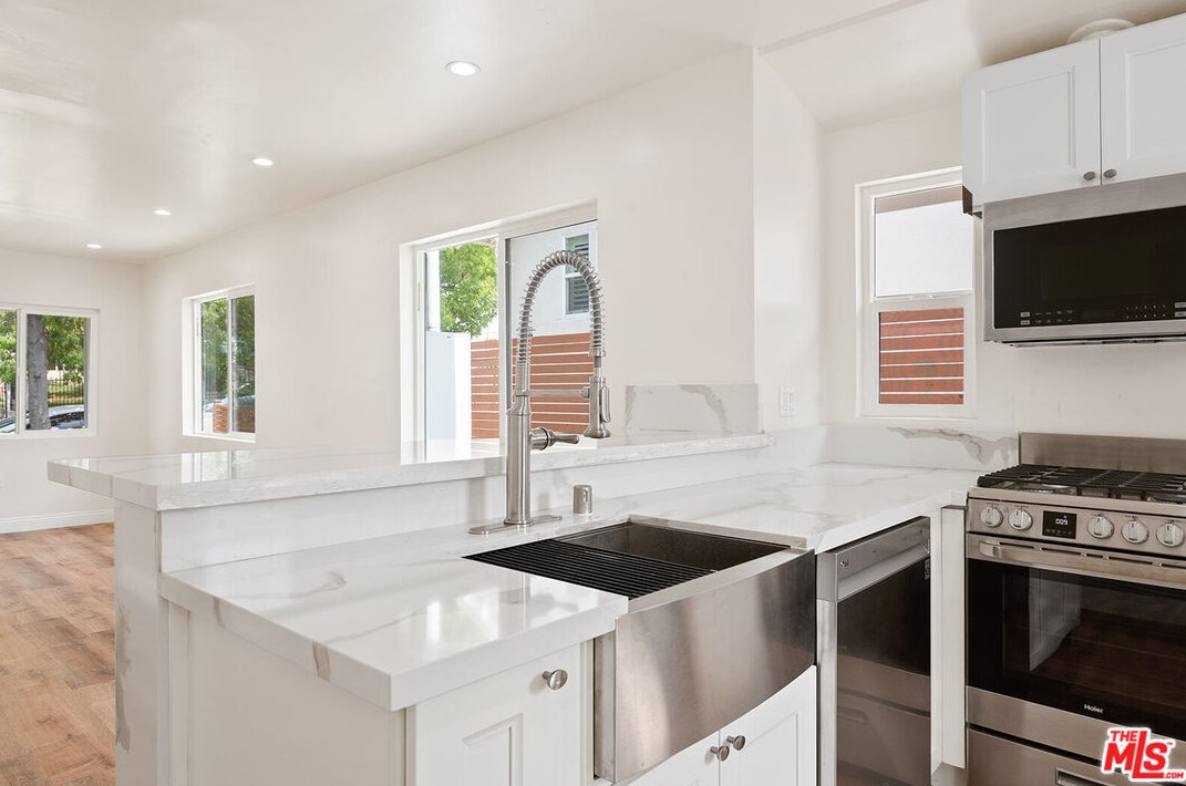 3120 Chaucer St, Los Angeles CA  90065-1827 exterior