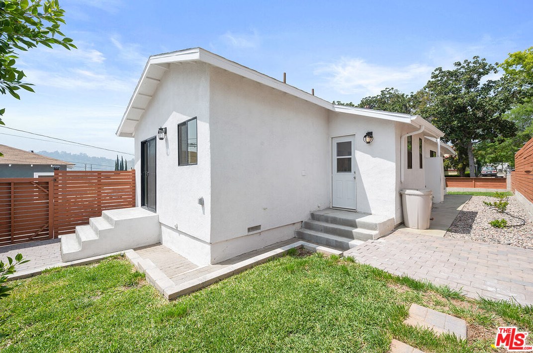 3120 Chaucer St, Los Angeles CA  90065-1827 exterior