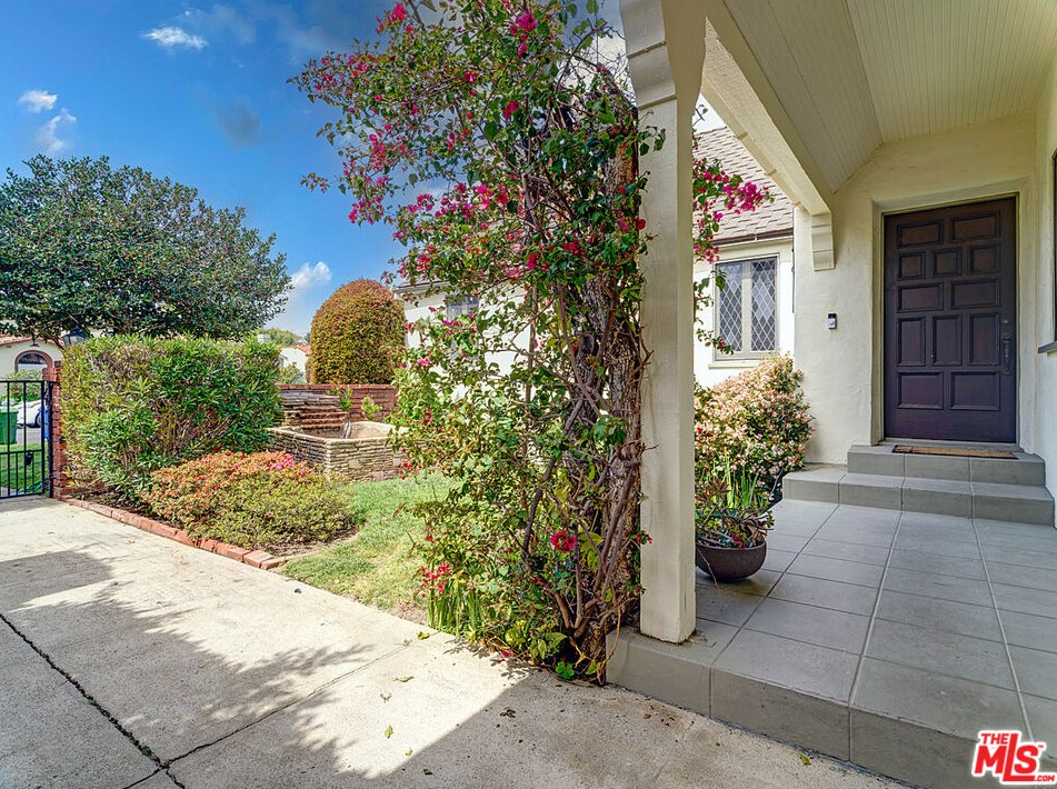 2256 Parnell Ave, Los Angeles CA  90064-2005 exterior