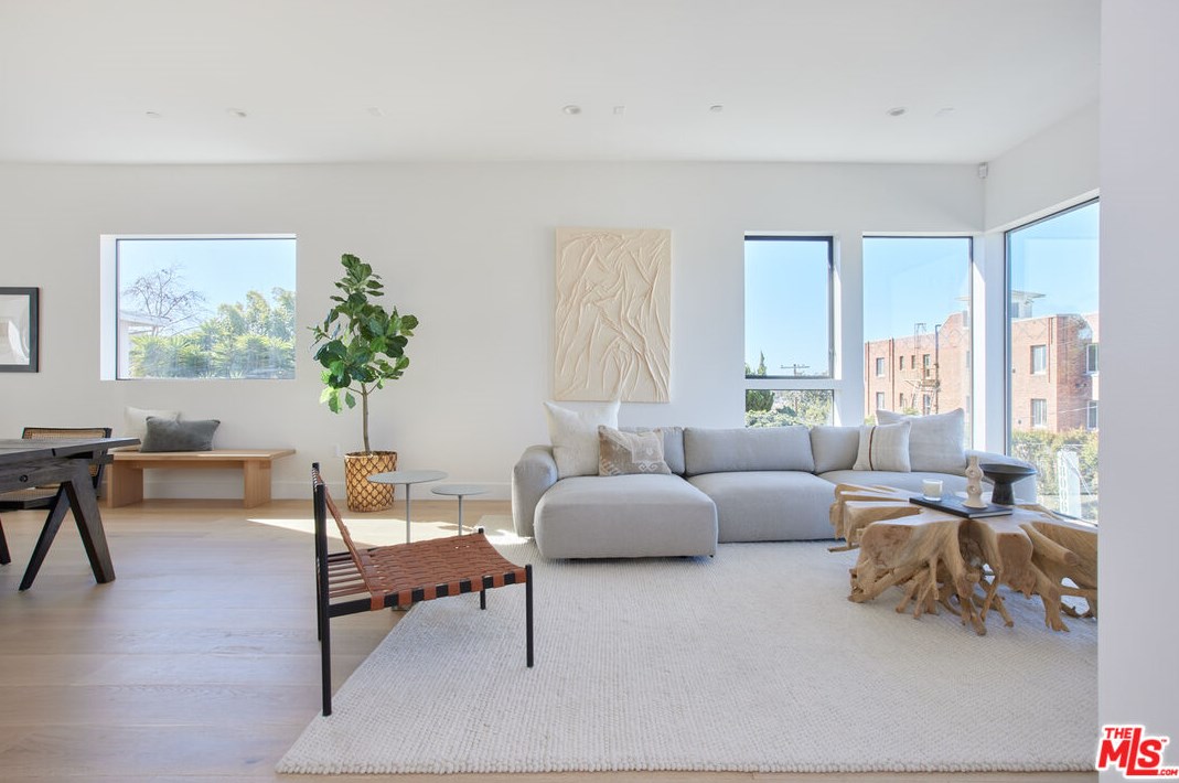 760 Hyperion Ave, Los Angeles CA  90029-3104 exterior