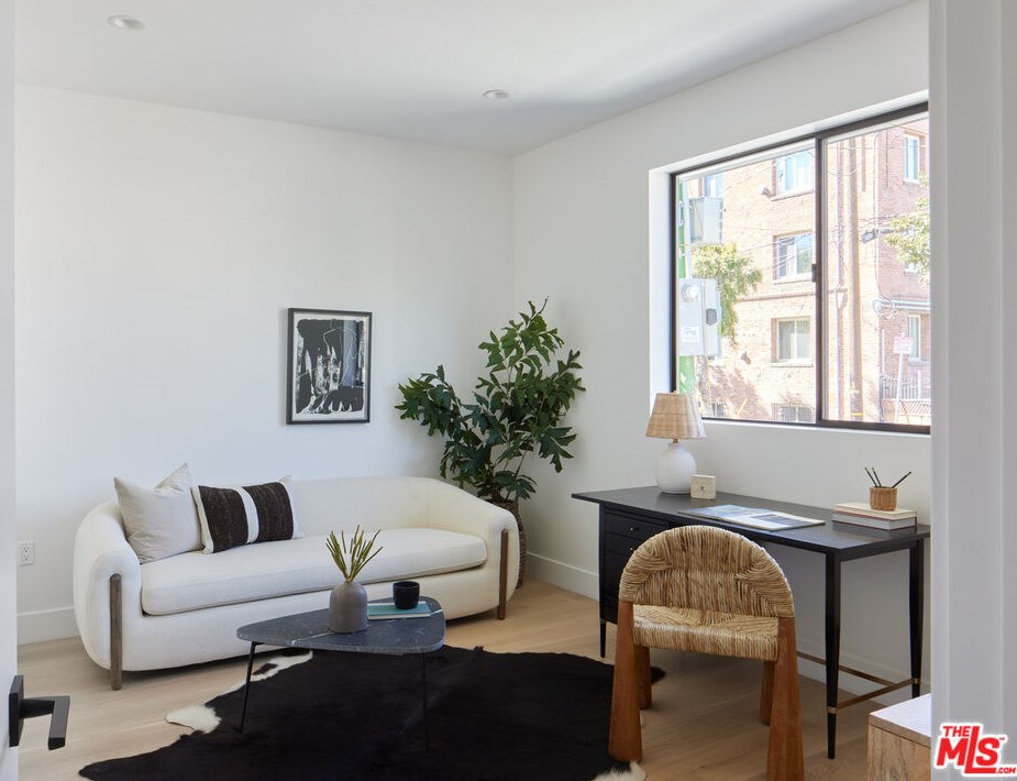 760 Hyperion Ave, Los Angeles CA  90029-2228 exterior