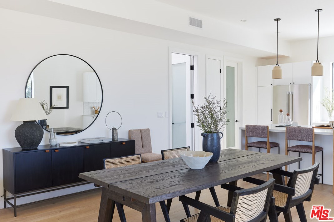 760 Hyperion Ave, Los Angeles CA  90029-2228 exterior