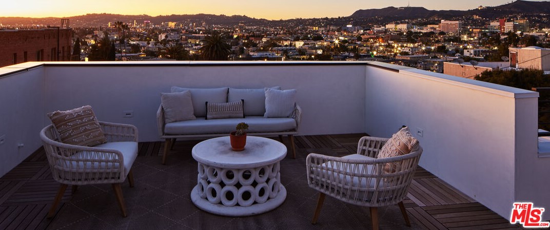 760 Hyperion Ave, Los Angeles CA  90029-2228 exterior