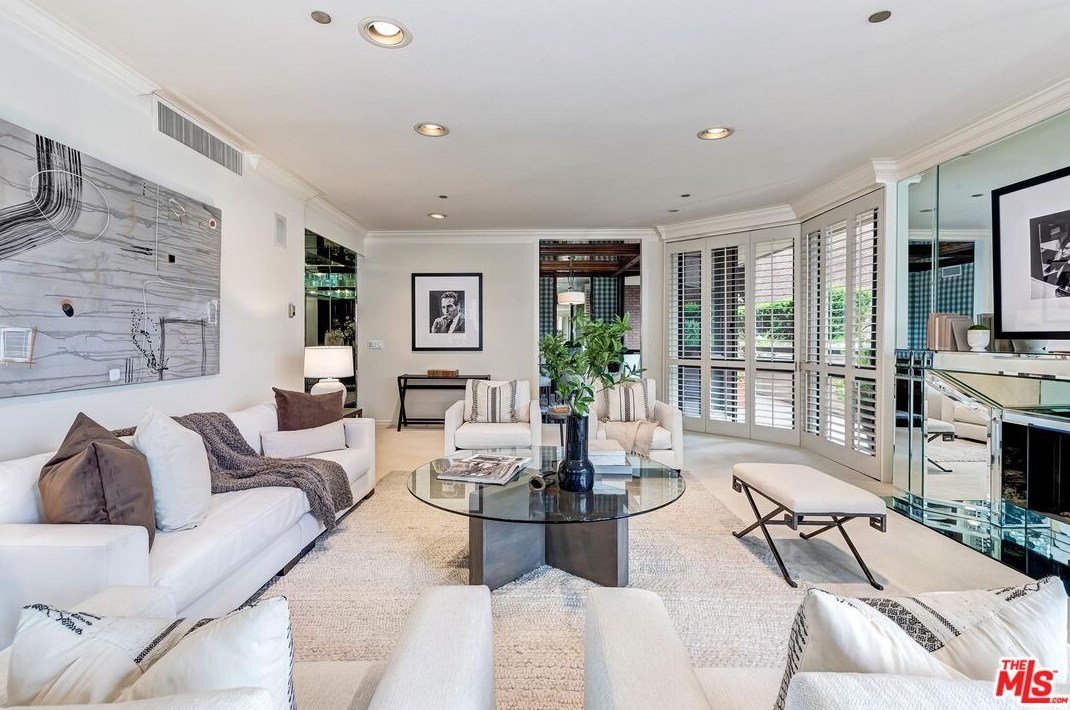 300 N Swall Dr #102, Beverly Hills, CA 90211