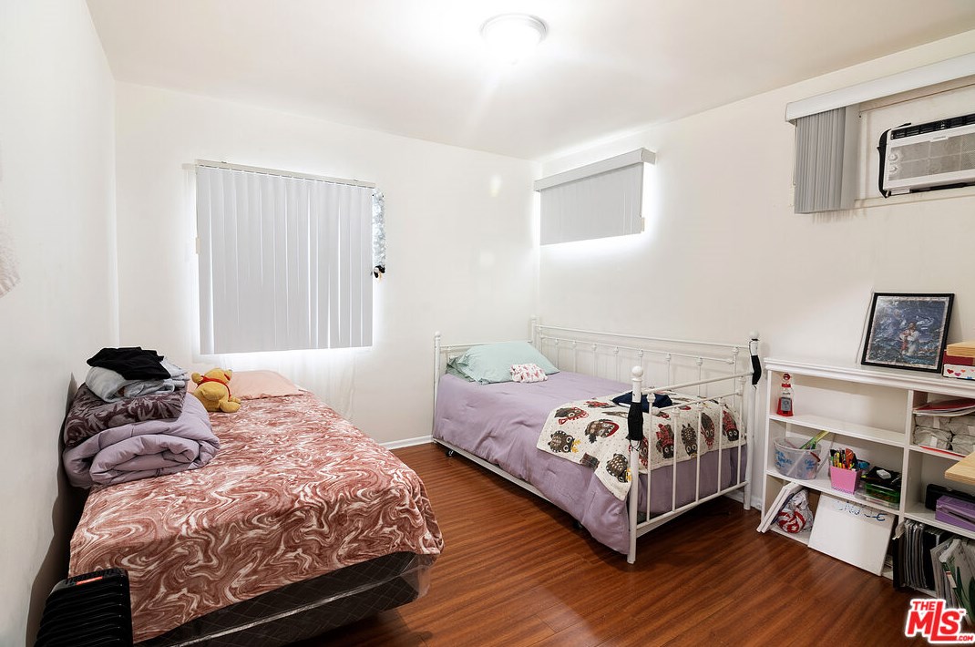 655 Manhattan Pl, Los Angeles CA  90004-4056 exterior