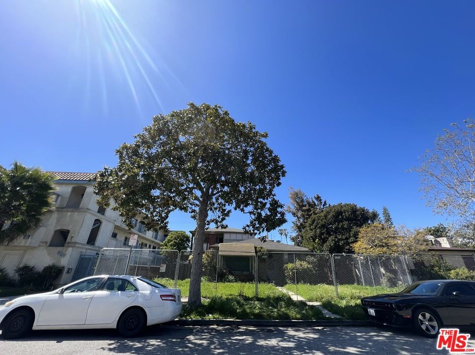 8733 Reading Ave, Los Angeles, CA 90045-4615