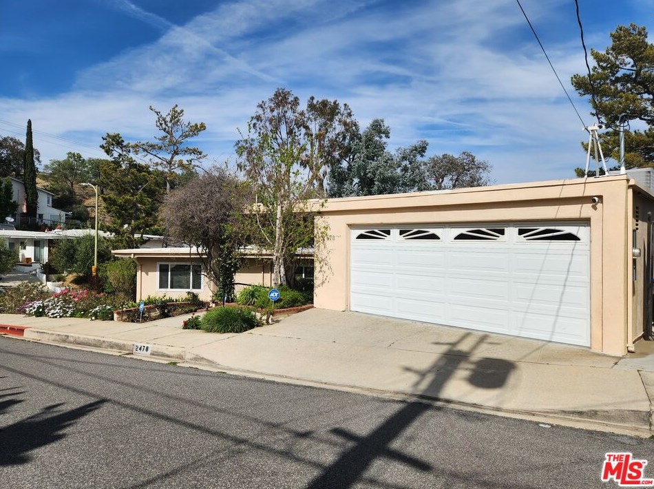 2478 Crest View Dr, Los Angeles, CA 90046-1407