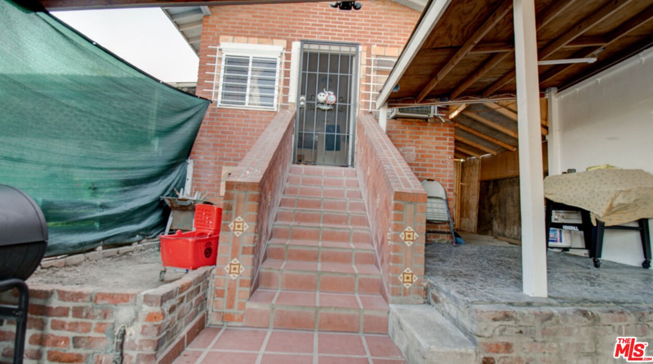 1529 Bonnie Beach Pl, Los Angeles CA  90063-1602 exterior