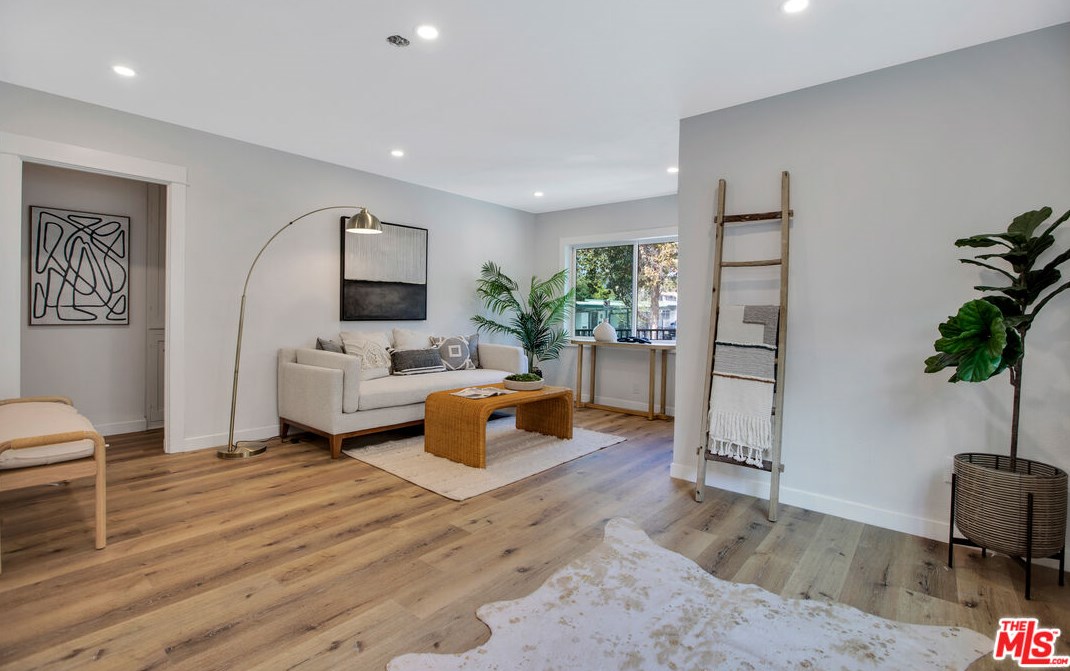 6152 Poppy Peak Dr, Los Angeles CA  90042-1333 exterior