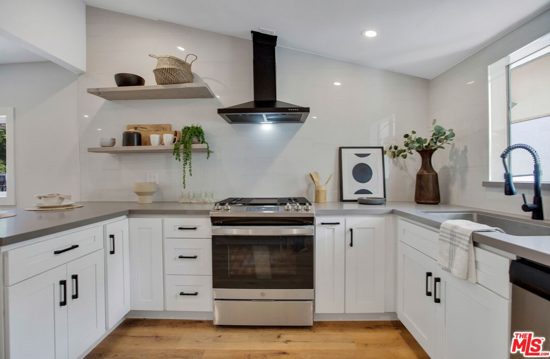 6152 Poppy Peak Dr, Los Angeles CA  90042-1333 exterior