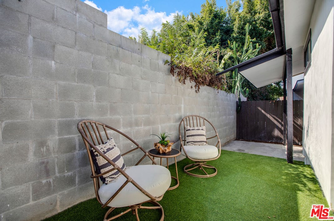 6152 Poppy Peak Dr, Los Angeles CA  90042-1333 exterior