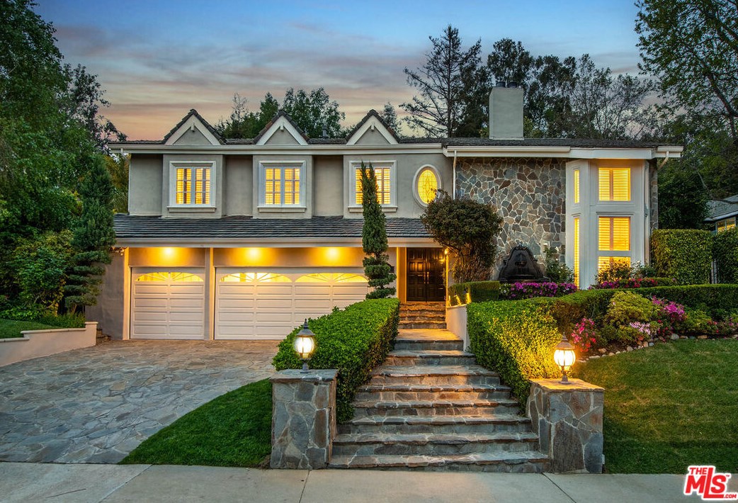 3092 Hutton Dr, Beverly Hills, CA 90210