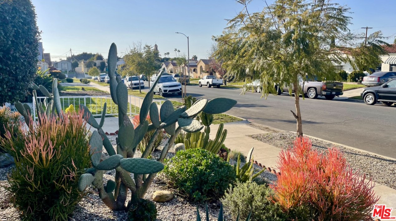 2036 71st St, Los Angeles, CA 90047-1735
