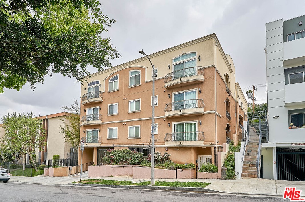 956 St Andrews Pl, Los Angeles CA  90038-3256 exterior