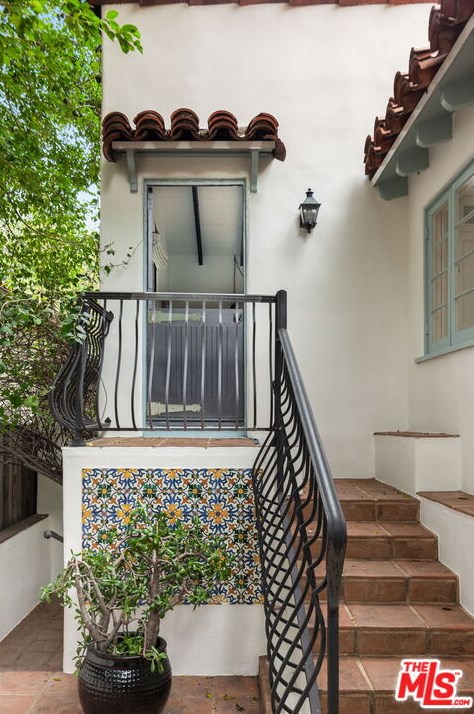 6961 La Presa Dr, Los Angeles CA  90068-3102 exterior
