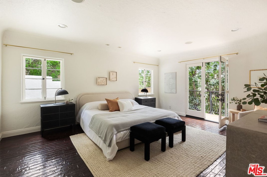 6961 La Presa Dr, Los Angeles CA  90068-3102 exterior