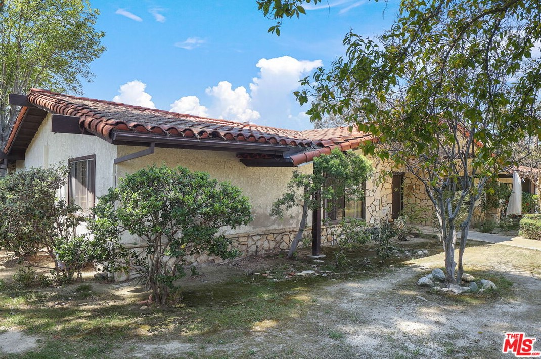 12401 Woodley Ave, San Fernando, CA 91344