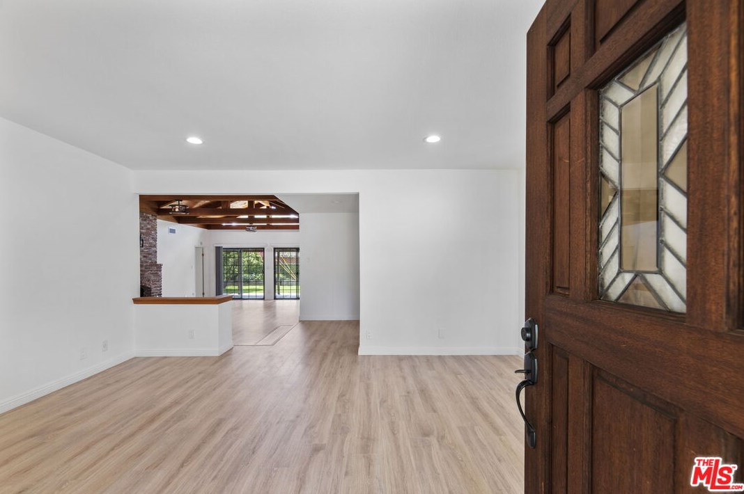18424 Domino St, Los Angeles CA  91335-7022 exterior